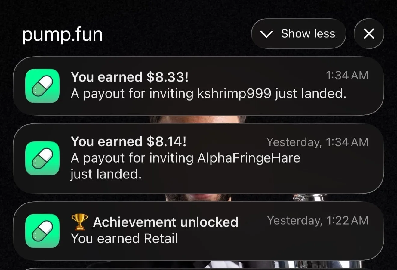 Notifikasi aplikasi pump.fun: payout referral $8,33 dan $8,14 sudah masuk